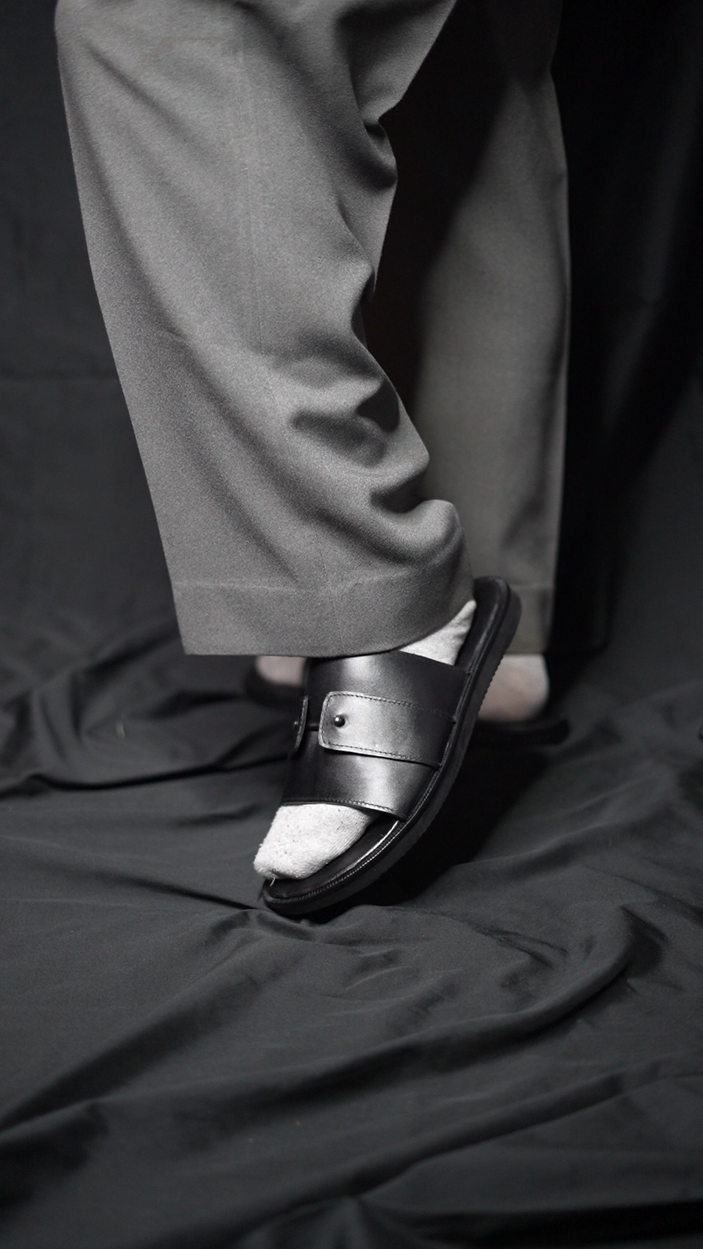 PACHO SLIPPER | BLACK